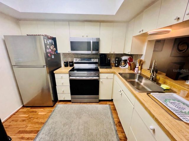 3032 EASTLAND BOULEVARD B202, Clearwater, FL 33761