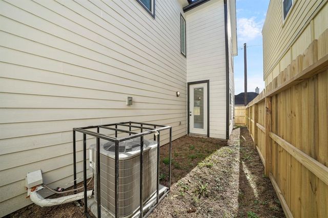 7034 England Street, Houston, TX 77021