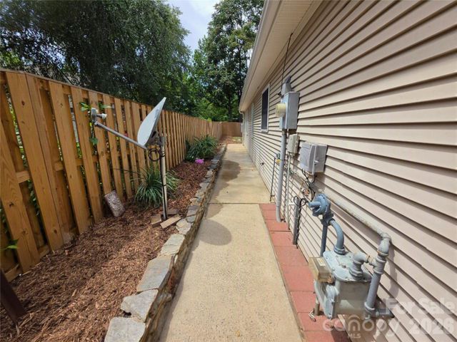 41 Beekeeper Trail, Swannanoa, NC 28778