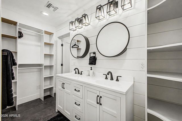 1040 W ENCINAS Street, Gilbert, AZ 85233