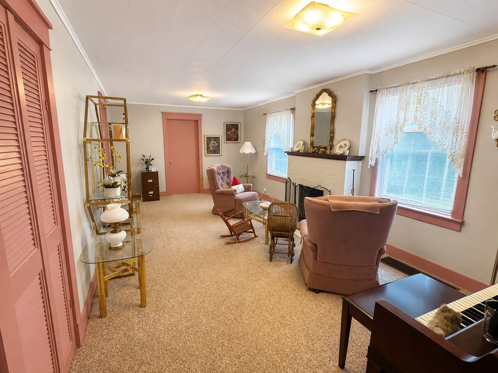 Image 11 of property listing at 27712 W 17th Street Road, Centralia, IL 62801