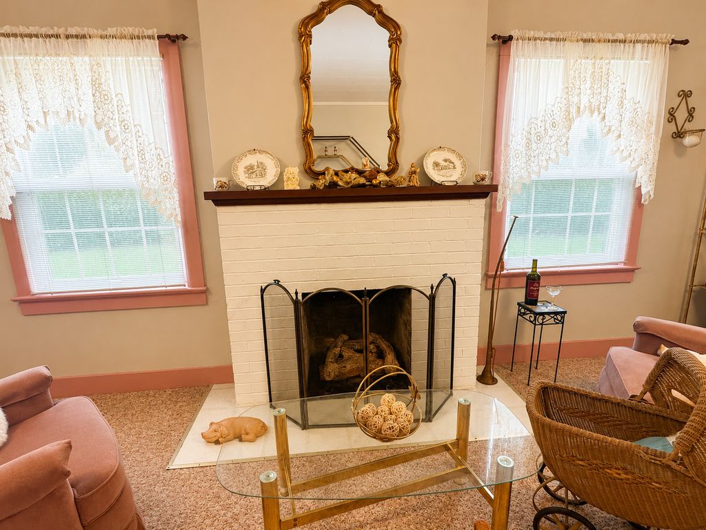 Image 13 of property listing at 27712 W 17th Street Road, Centralia, IL 62801