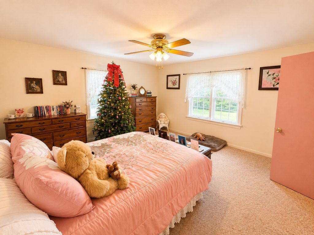 Image 15 of property listing at 27712 W 17th Street Road, Centralia, IL 62801
