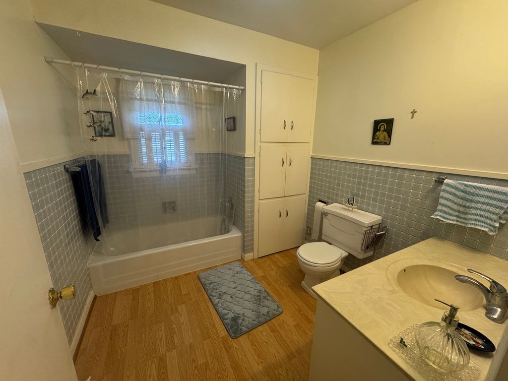 Image 17 of property listing at 27712 W 17th Street Road, Centralia, IL 62801