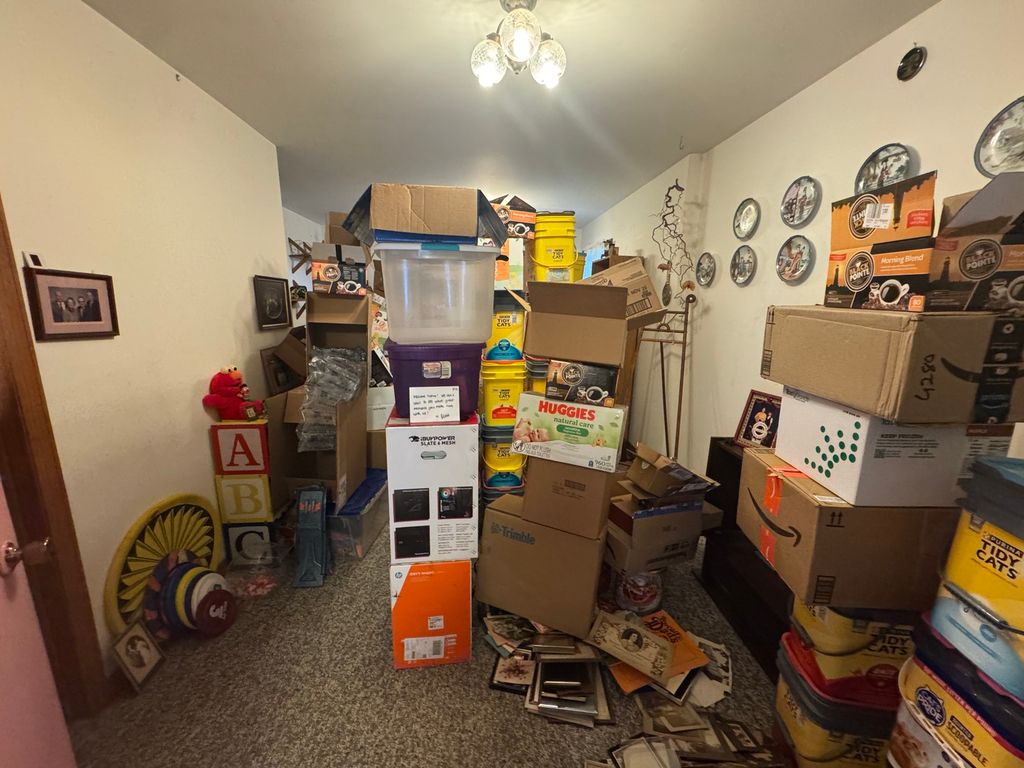 Image 18 of property listing at 27712 W 17th Street Road, Centralia, IL 62801