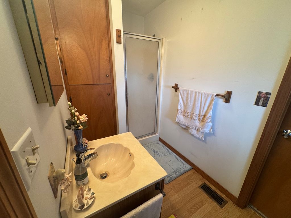 Image 19 of property listing at 27712 W 17th Street Road, Centralia, IL 62801