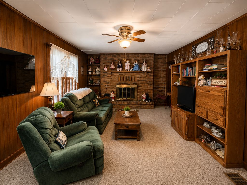 Image 3 of property listing at 27712 W 17th Street Road, Centralia, IL 62801
