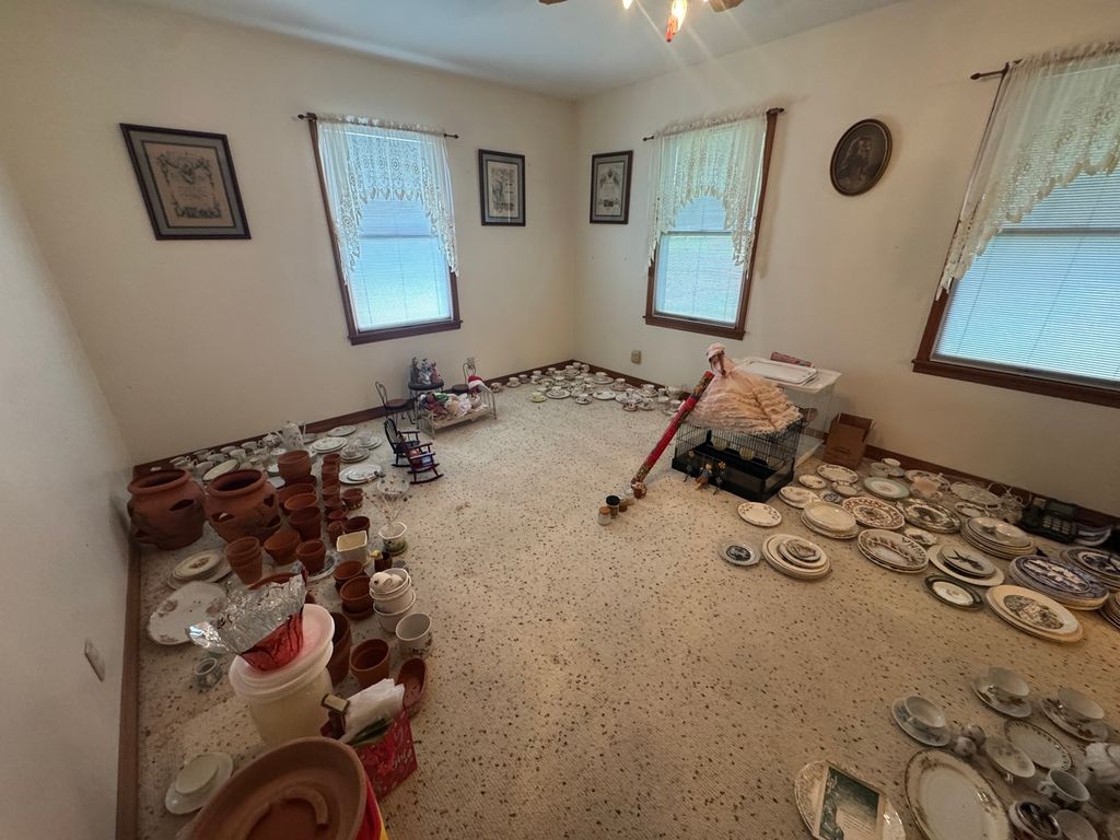 Image 21 of property listing at 27712 W 17th Street Road, Centralia, IL 62801