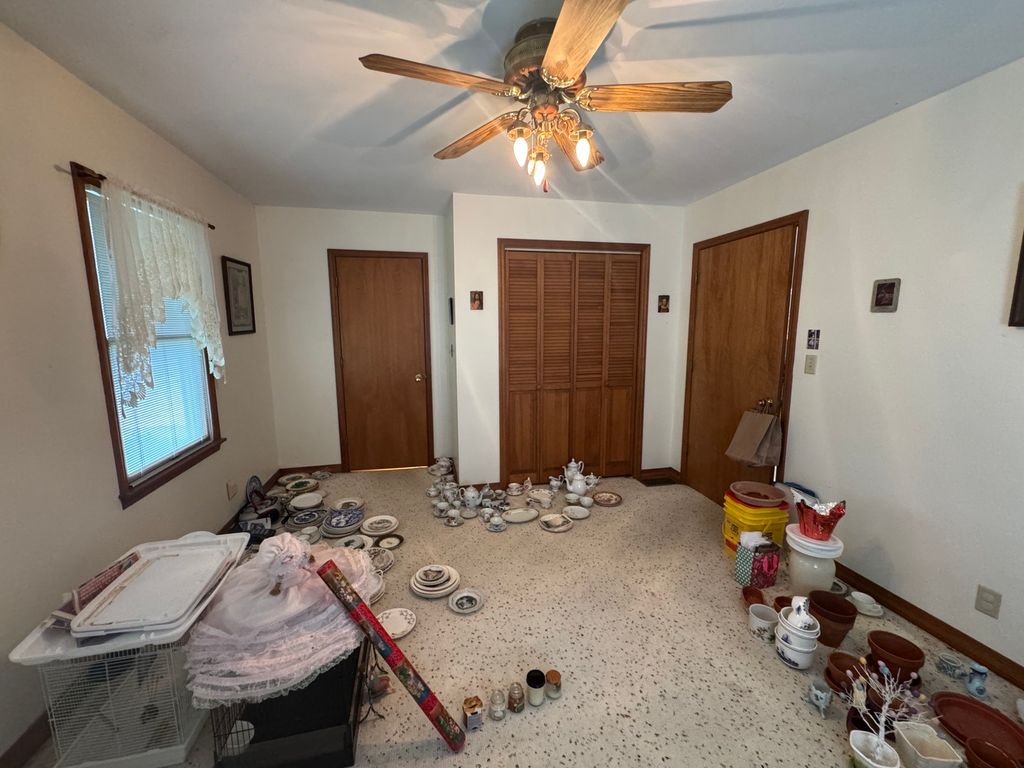 Image 22 of property listing at 27712 W 17th Street Road, Centralia, IL 62801
