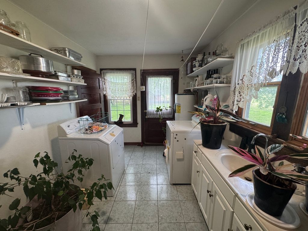 Image 25 of property listing at 27712 W 17th Street Road, Centralia, IL 62801