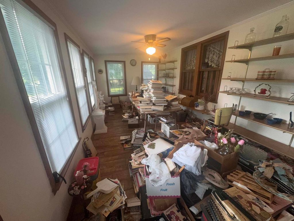 Image 26 of property listing at 27712 W 17th Street Road, Centralia, IL 62801