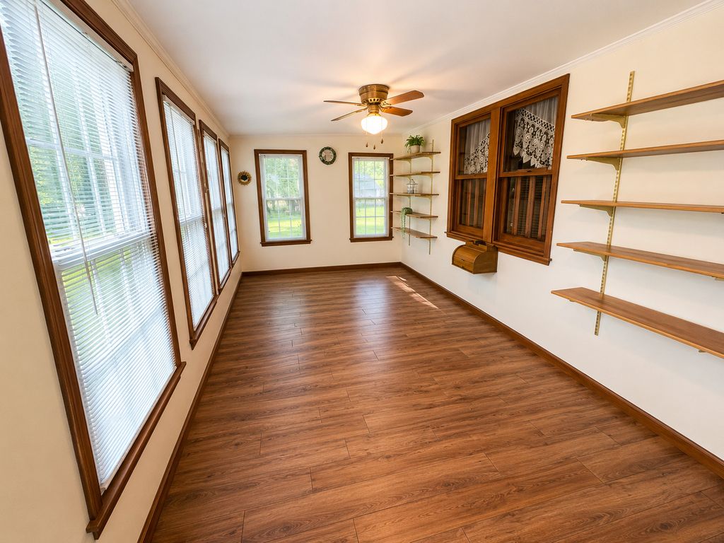 Image 27 of property listing at 27712 W 17th Street Road, Centralia, IL 62801