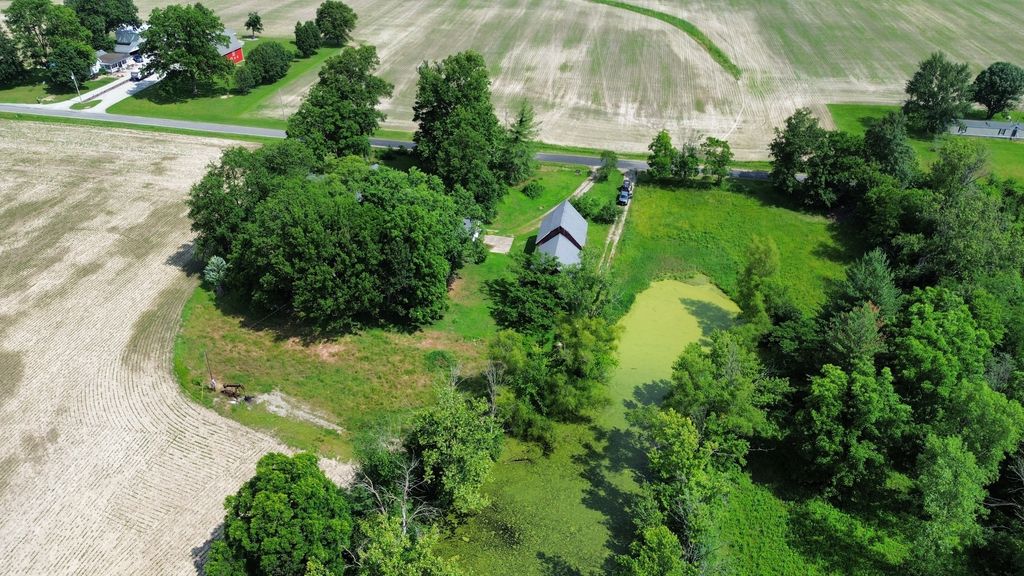 Image 39 of property listing at 27712 W 17th Street Road, Centralia, IL 62801