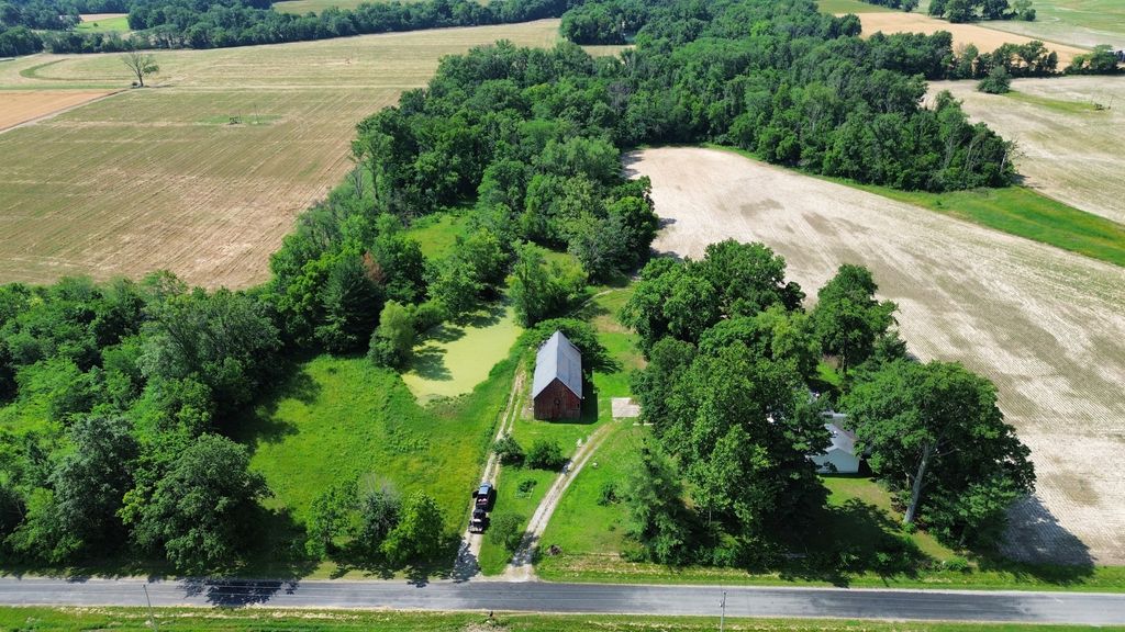 Image 42 of property listing at 27712 W 17th Street Road, Centralia, IL 62801