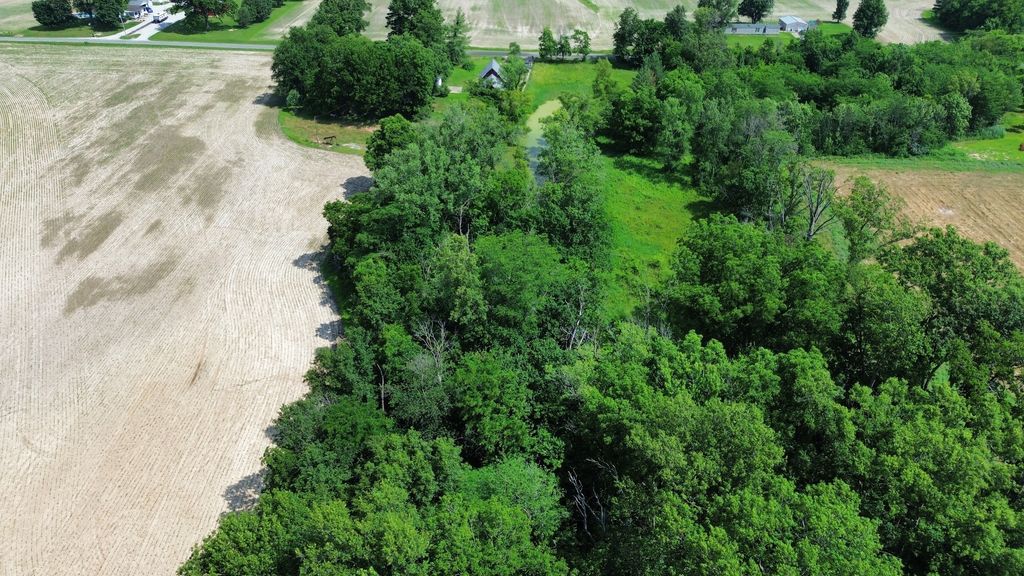 Image 44 of property listing at 27712 W 17th Street Road, Centralia, IL 62801