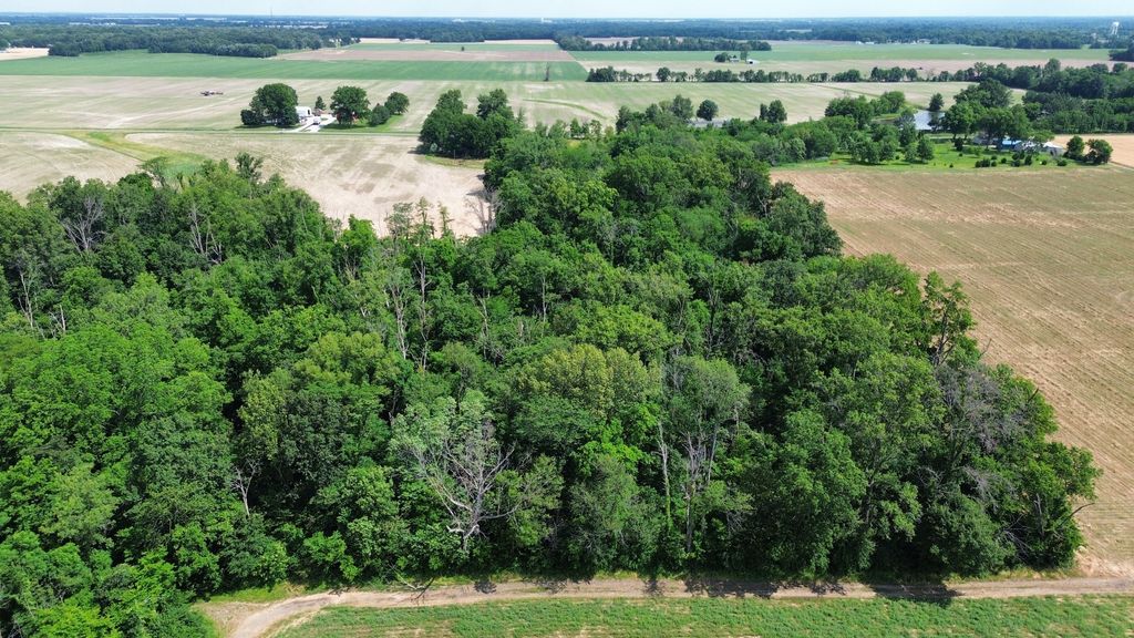 Image 45 of property listing at 27712 W 17th Street Road, Centralia, IL 62801