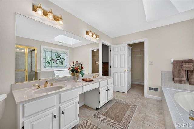 195 Muirfield Forest Court, St Charles, MO 63304