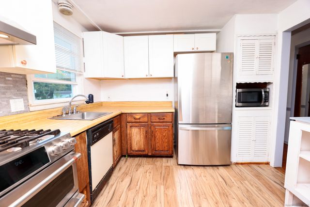 17 Brookside Lane, Groton, CT 06340