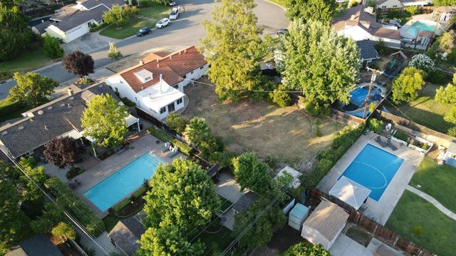 2912 Leta Ln, Sacramento, CA 95821
