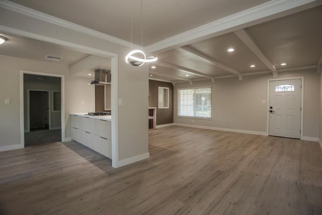 2912 Leta Ln, Sacramento, CA 95821