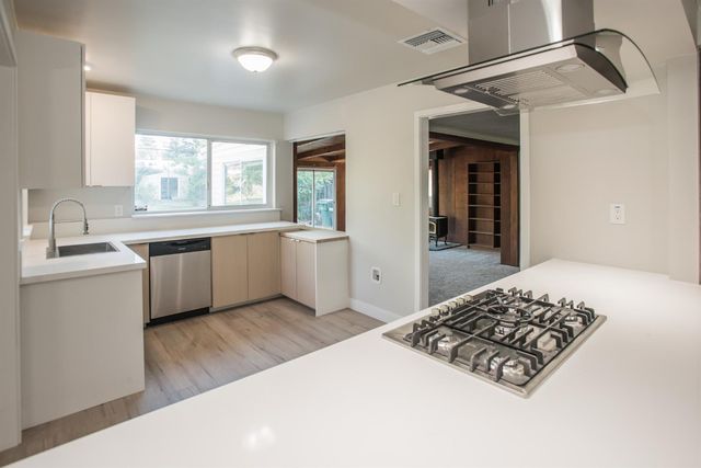 2912 Leta Ln, Sacramento, CA 95821