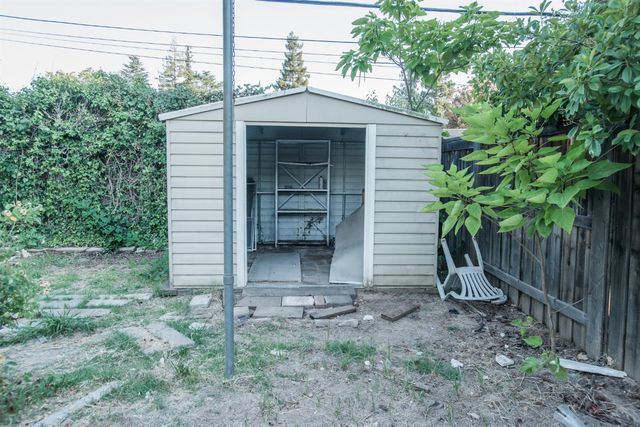 2912 Leta Ln, Sacramento, CA 95821