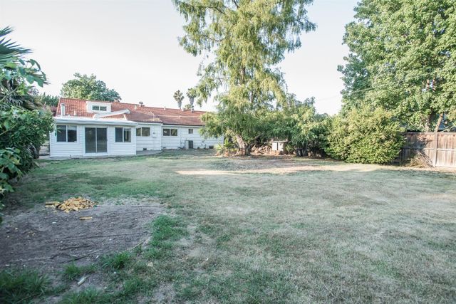 2912 Leta Ln, Sacramento, CA 95821