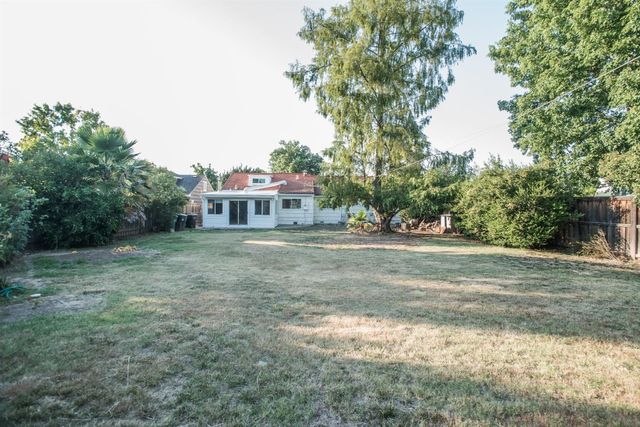 2912 Leta Ln, Sacramento, CA 95821