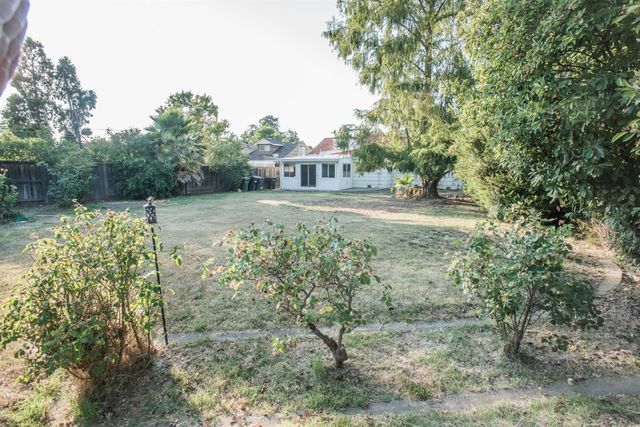 2912 Leta Ln, Sacramento, CA 95821