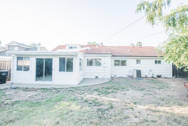 2912 Leta Ln, Sacramento, CA 95821