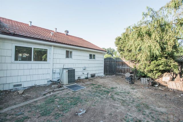 2912 Leta Ln, Sacramento, CA 95821