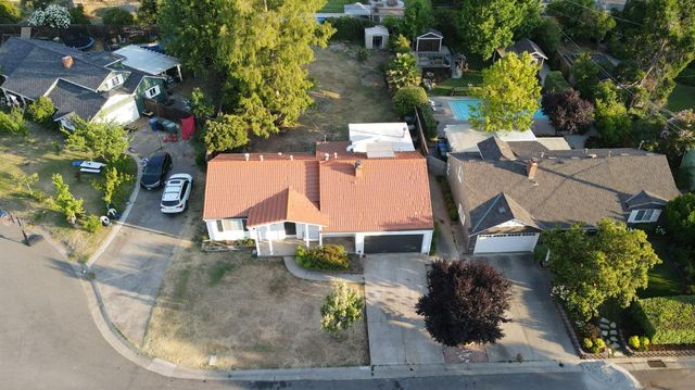 2912 Leta Ln, Sacramento, CA 95821