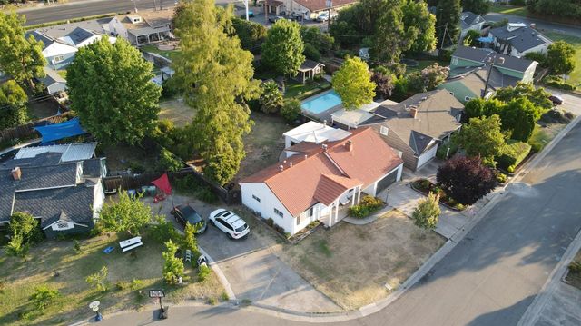 2912 Leta Ln, Sacramento, CA 95821