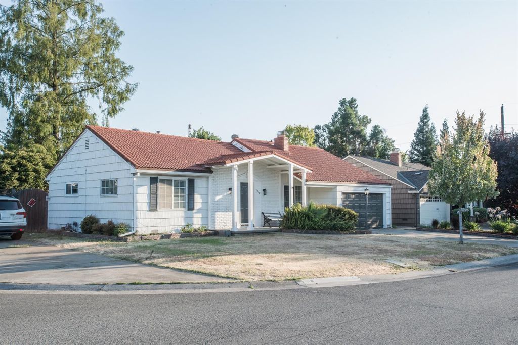 2912 Leta Ln, Sacramento, CA 95821