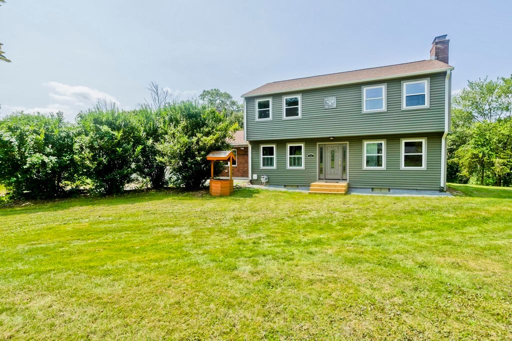 184 Pitcher St, Montgomery, MA 01085
