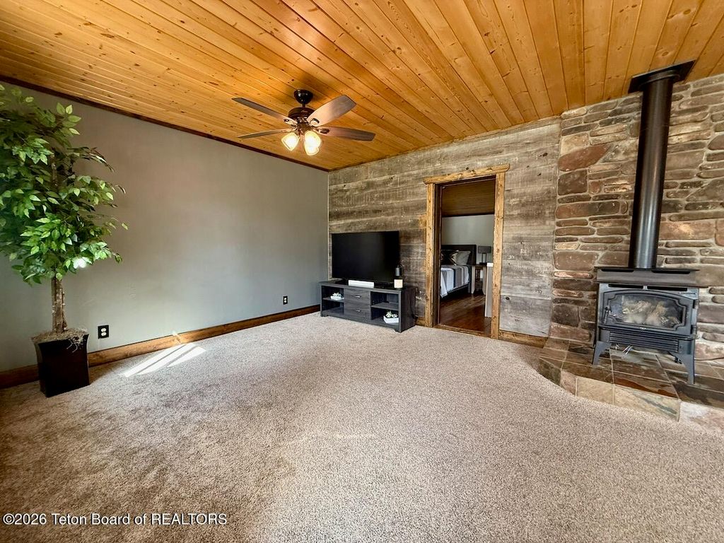 221 S MAYBELL Avenue, Pinedale, WY 82941 photo 3