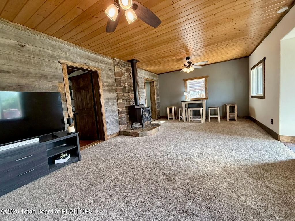 221 S MAYBELL Avenue, Pinedale, WY 82941 photo 4