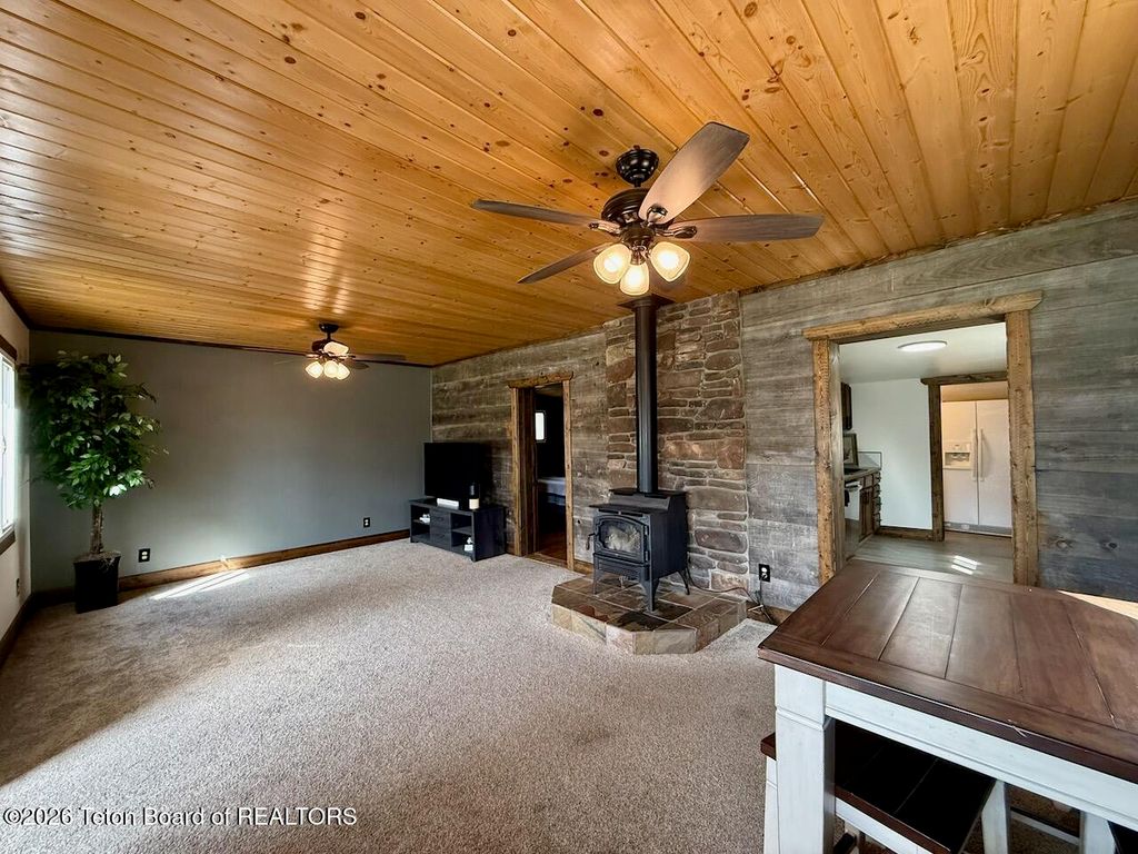 221 S MAYBELL Avenue, Pinedale, WY 82941 photo 5