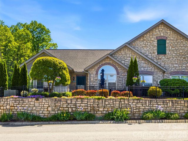 174 Summerfield Place, Flat Rock, NC 28731