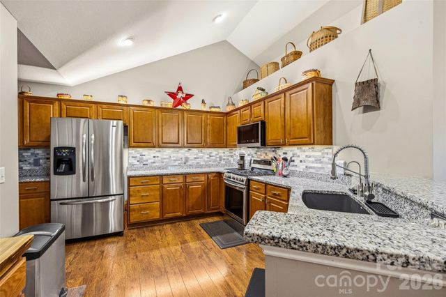 174 Summerfield Place, Flat Rock, NC 28731