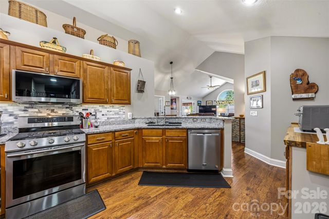 174 Summerfield Place, Flat Rock, NC 28731