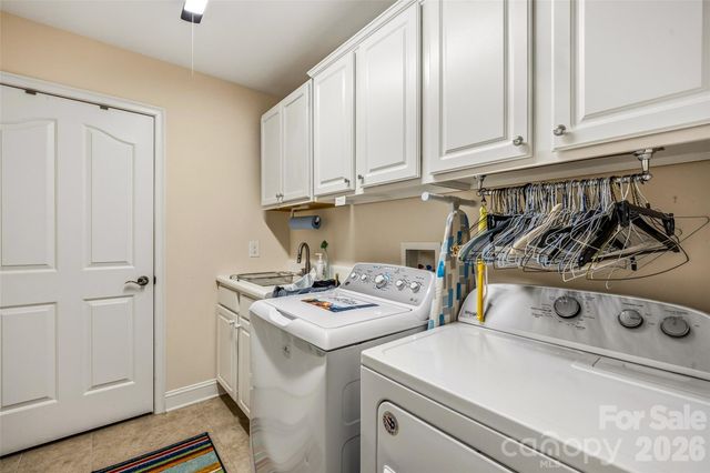 174 Summerfield Place, Flat Rock, NC 28731