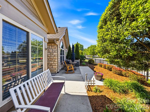 174 Summerfield Place, Flat Rock, NC 28731
