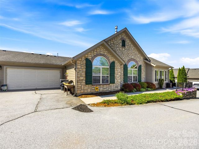 174 Summerfield Place, Flat Rock, NC 28731