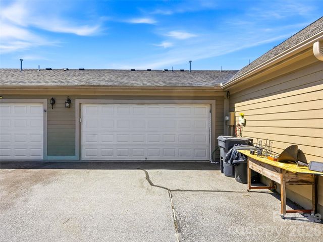 174 Summerfield Place, Flat Rock, NC 28731