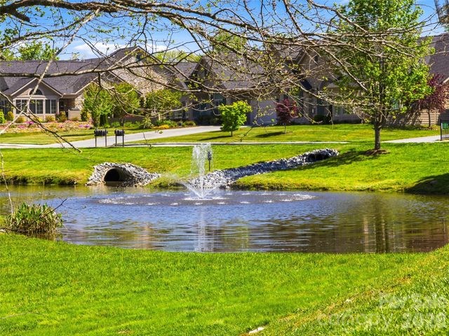 174 Summerfield Place, Flat Rock, NC 28731