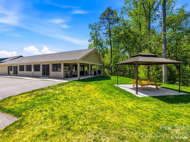 174 Summerfield Place, Flat Rock, NC 28731