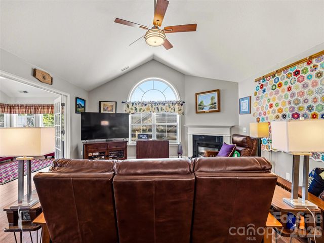 174 Summerfield Place, Flat Rock, NC 28731