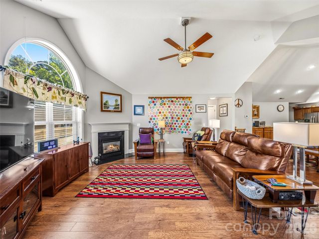 174 Summerfield Place, Flat Rock, NC 28731