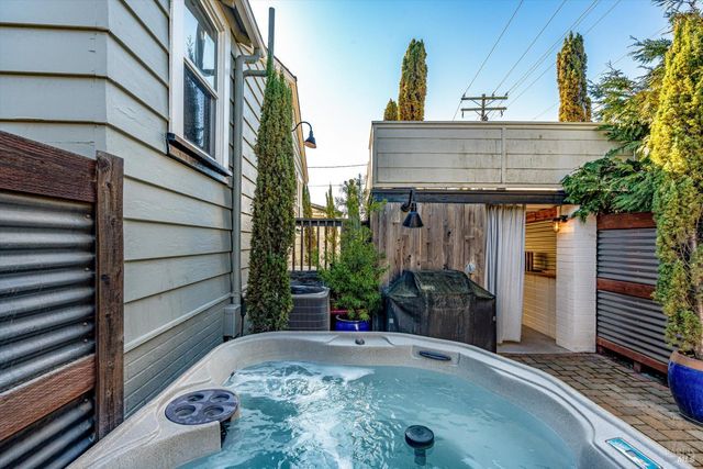 3 Highland Dr, Napa, CA 94559